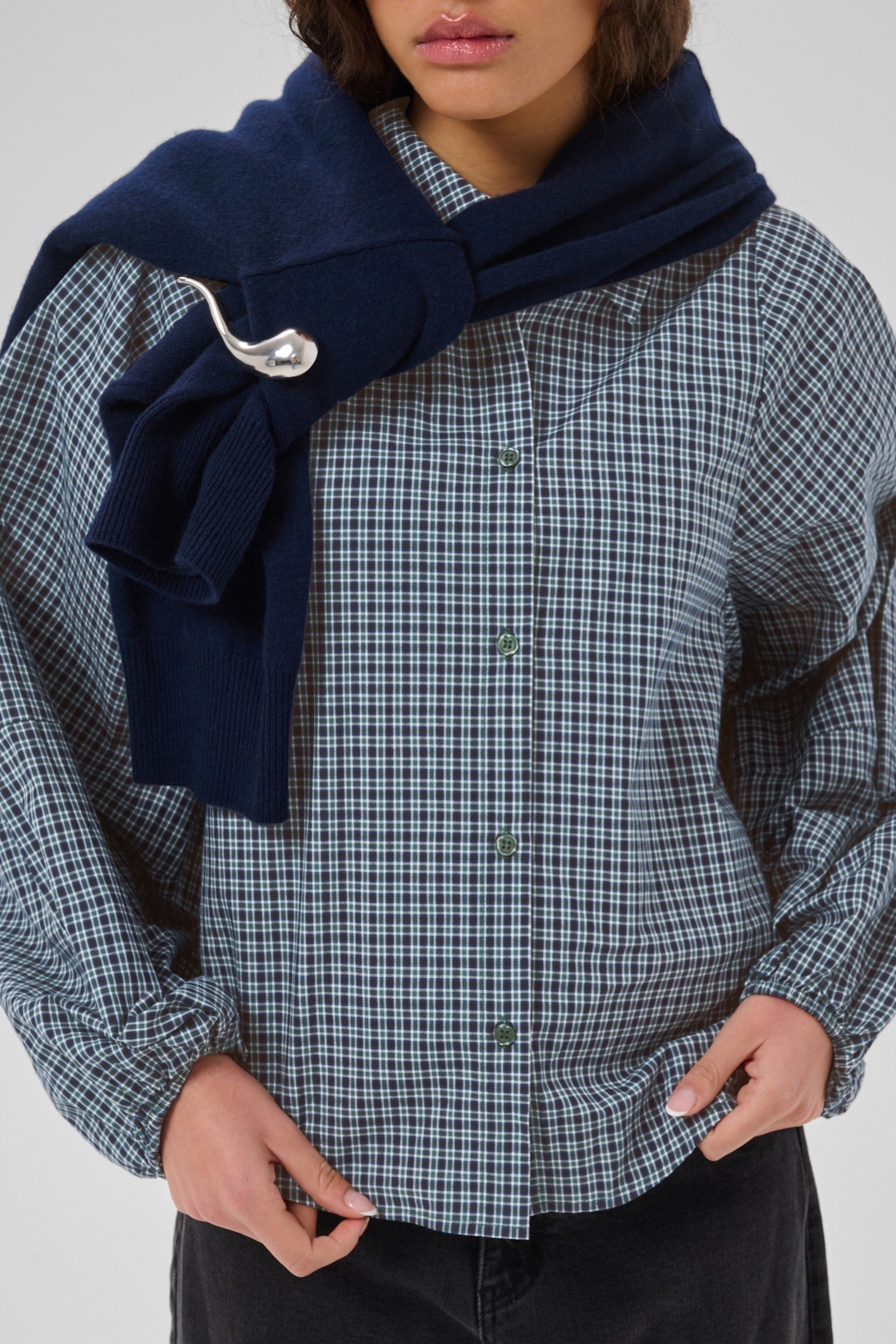 MWIlse Balloon Sleeve Shirt lähikuva mansetista - My Essential Wardrobe