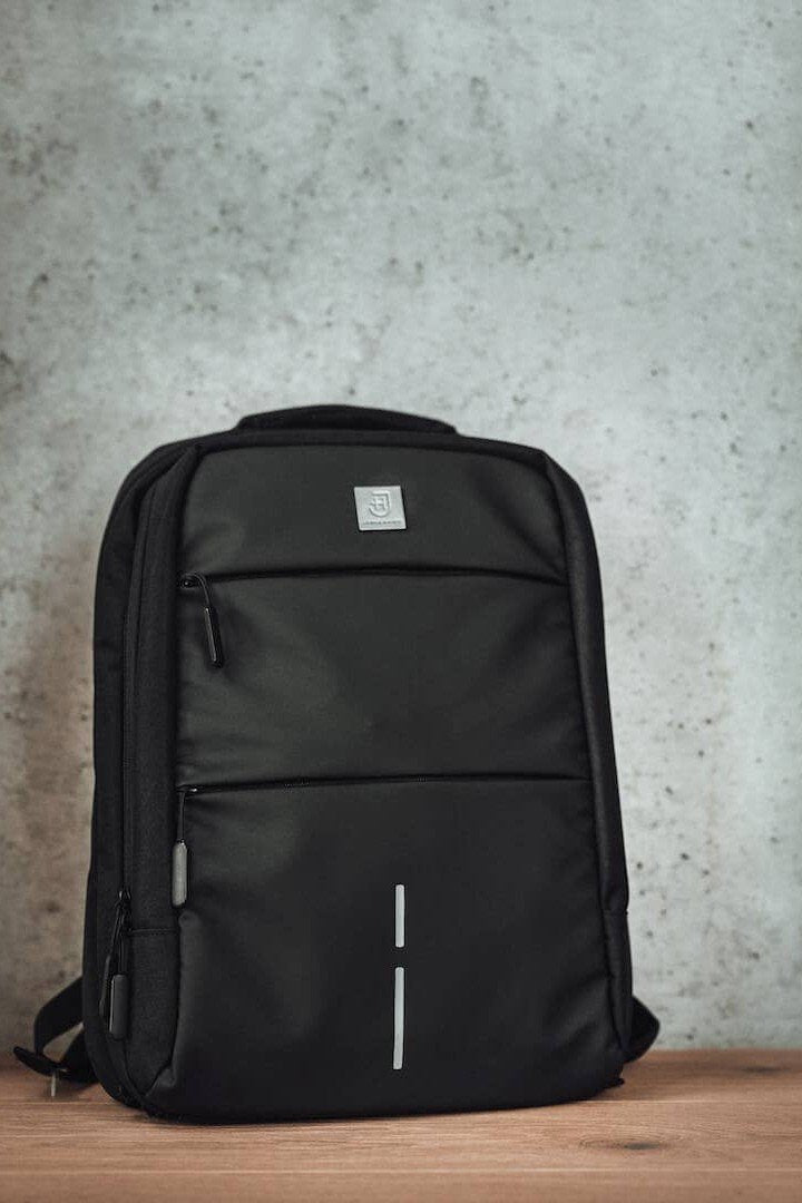 Smart Backpack James Hawk