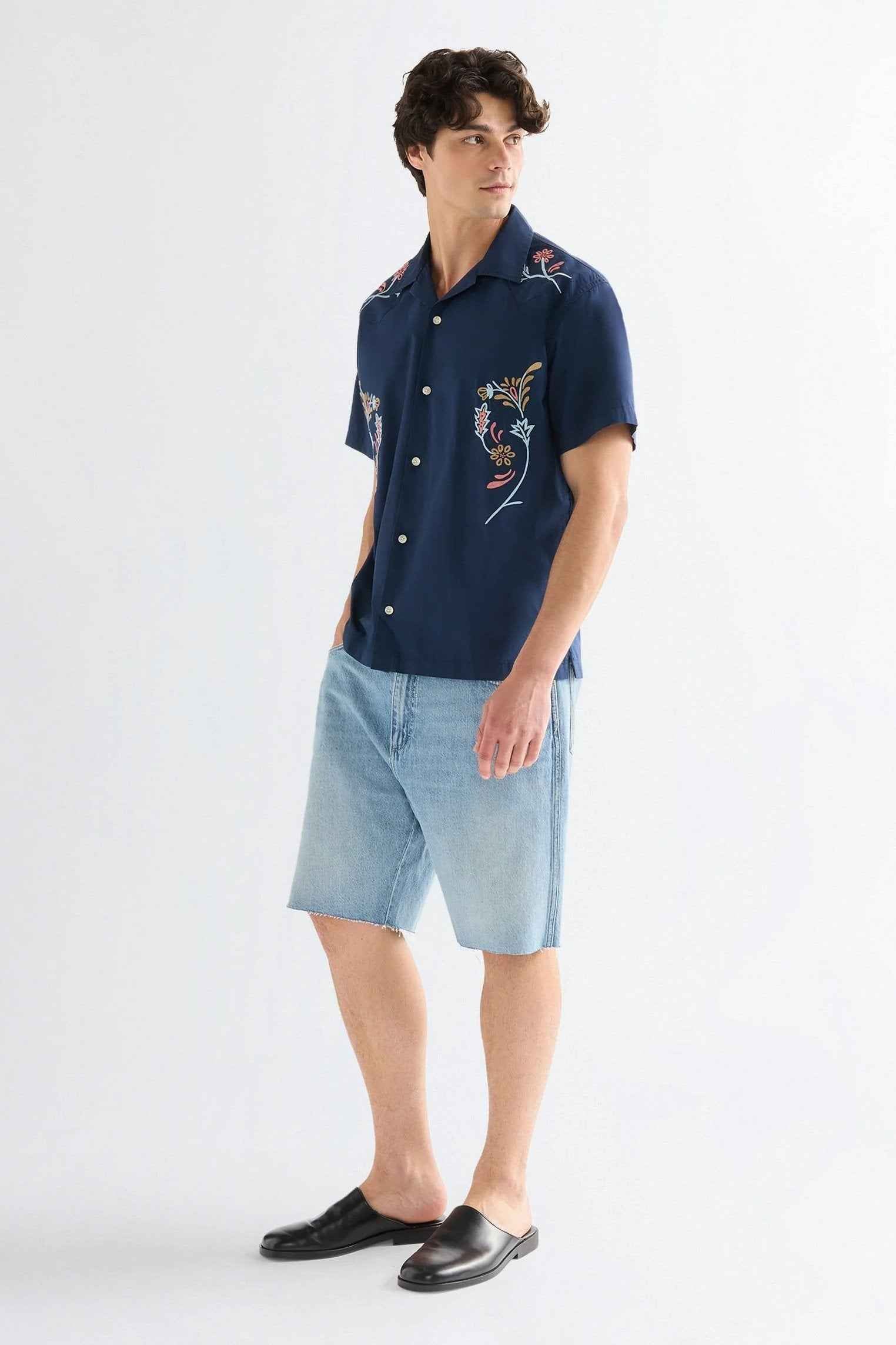 SS W RESORT SHIRT NAVY FLORAL Wrangler