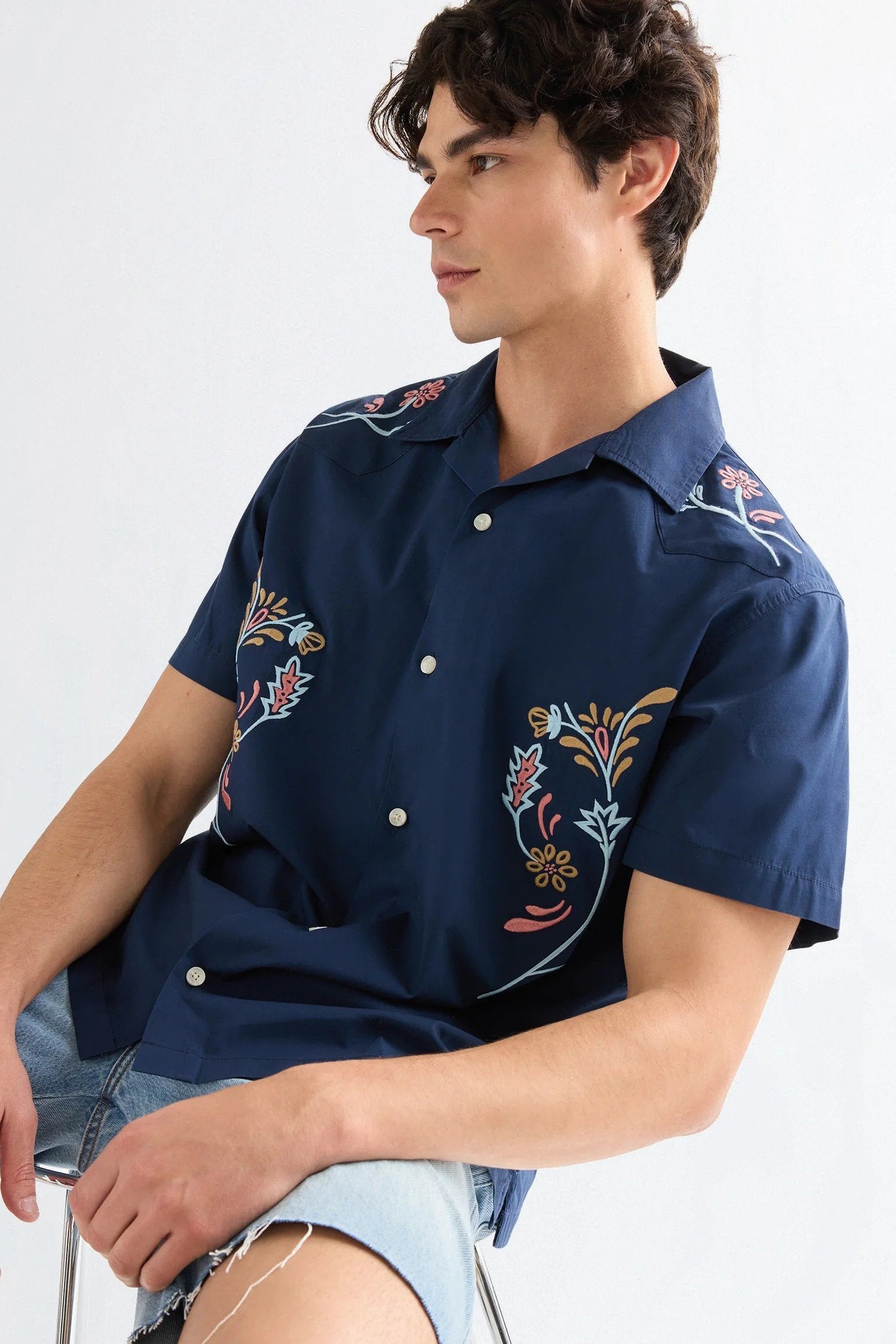 SS W RESORT SHIRT NAVY FLORAL Wrangler