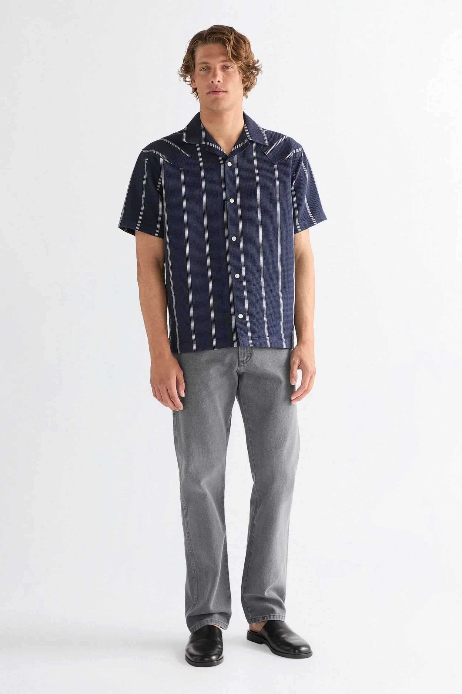 SS W RESORT SHIRT NAVY WHITE Wrangler