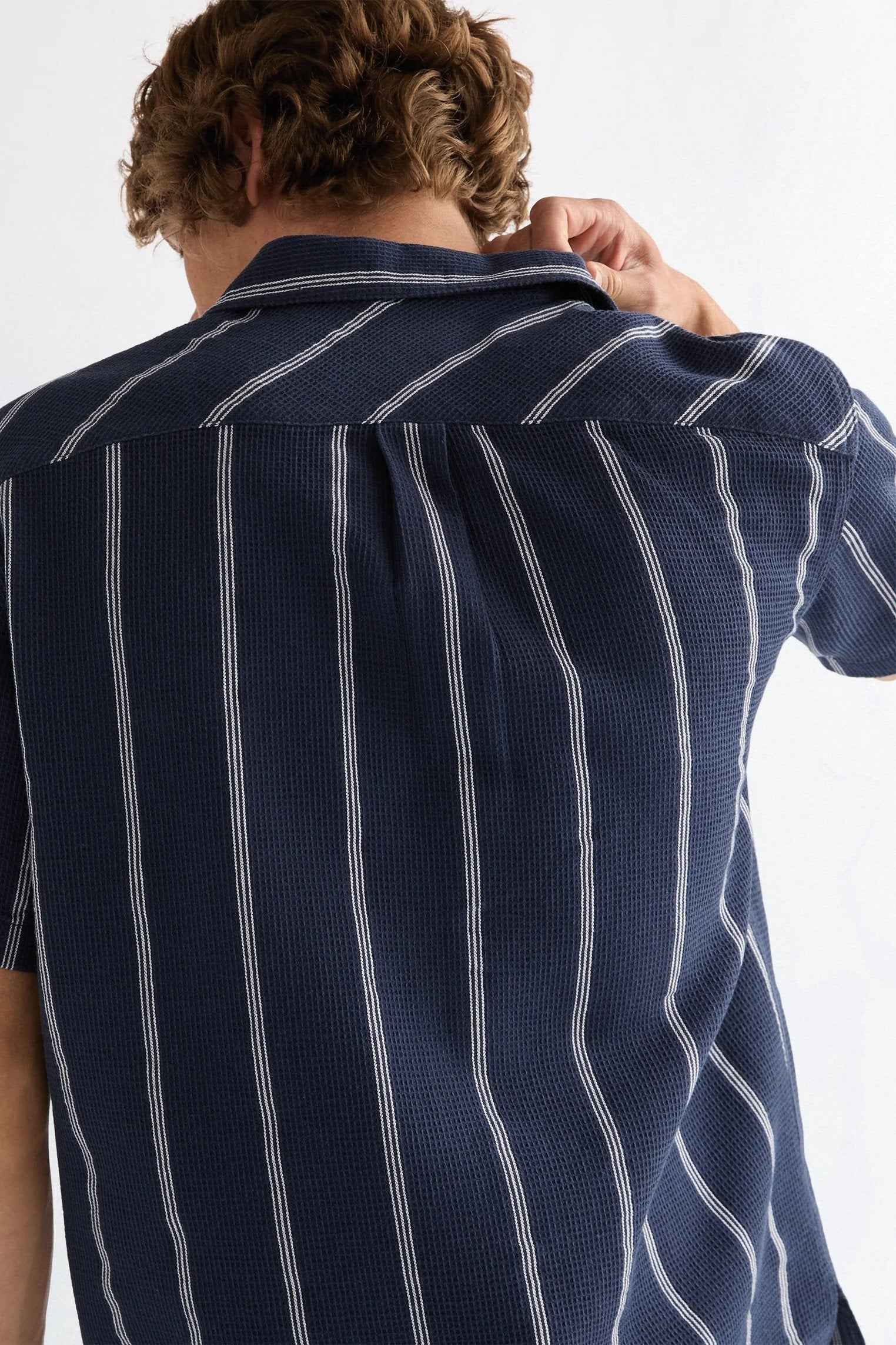 SS W RESORT SHIRT NAVY WHITE Wrangler