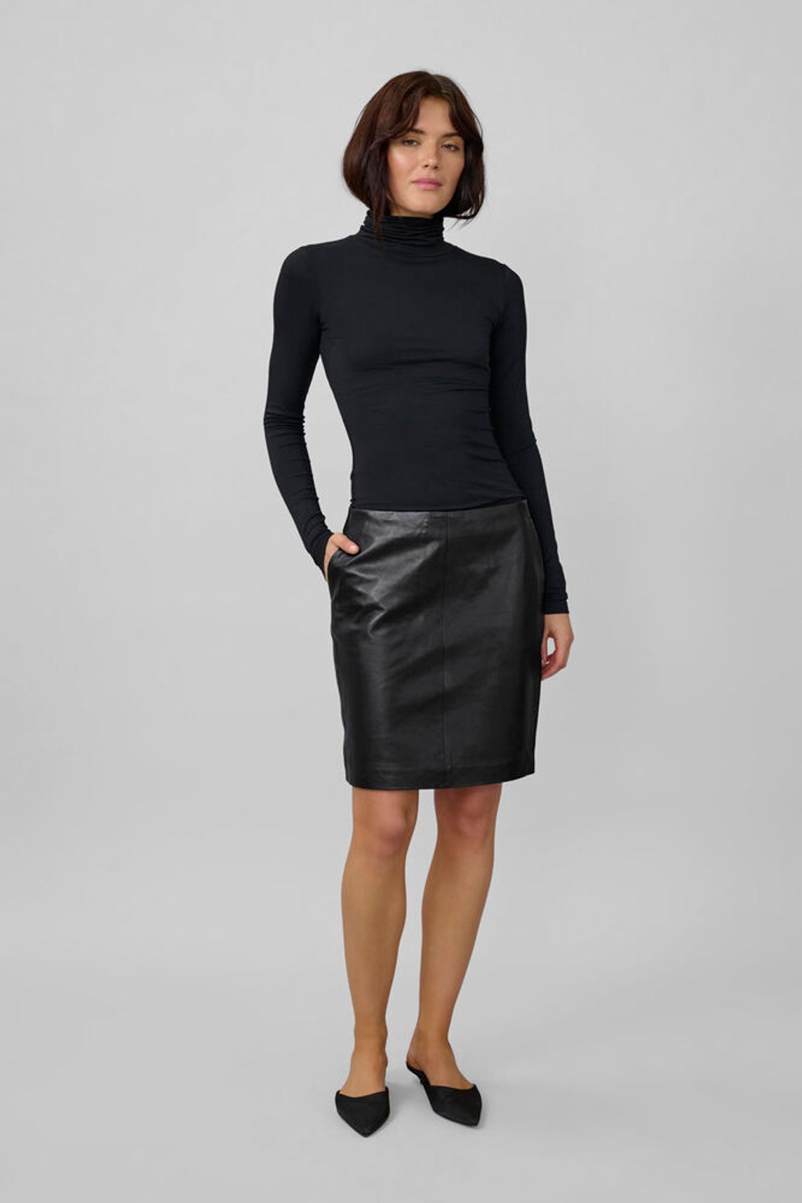 19 THE LEATHER SKIRT My Essential Wardrobe