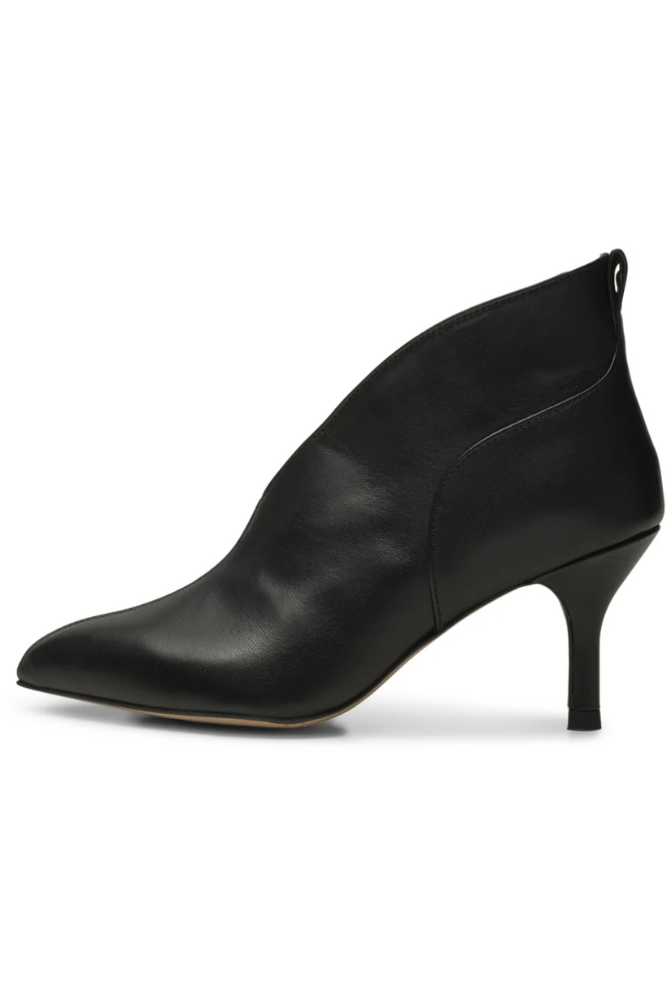 Valentine Low Cut Leather (black) Shoe The Bear