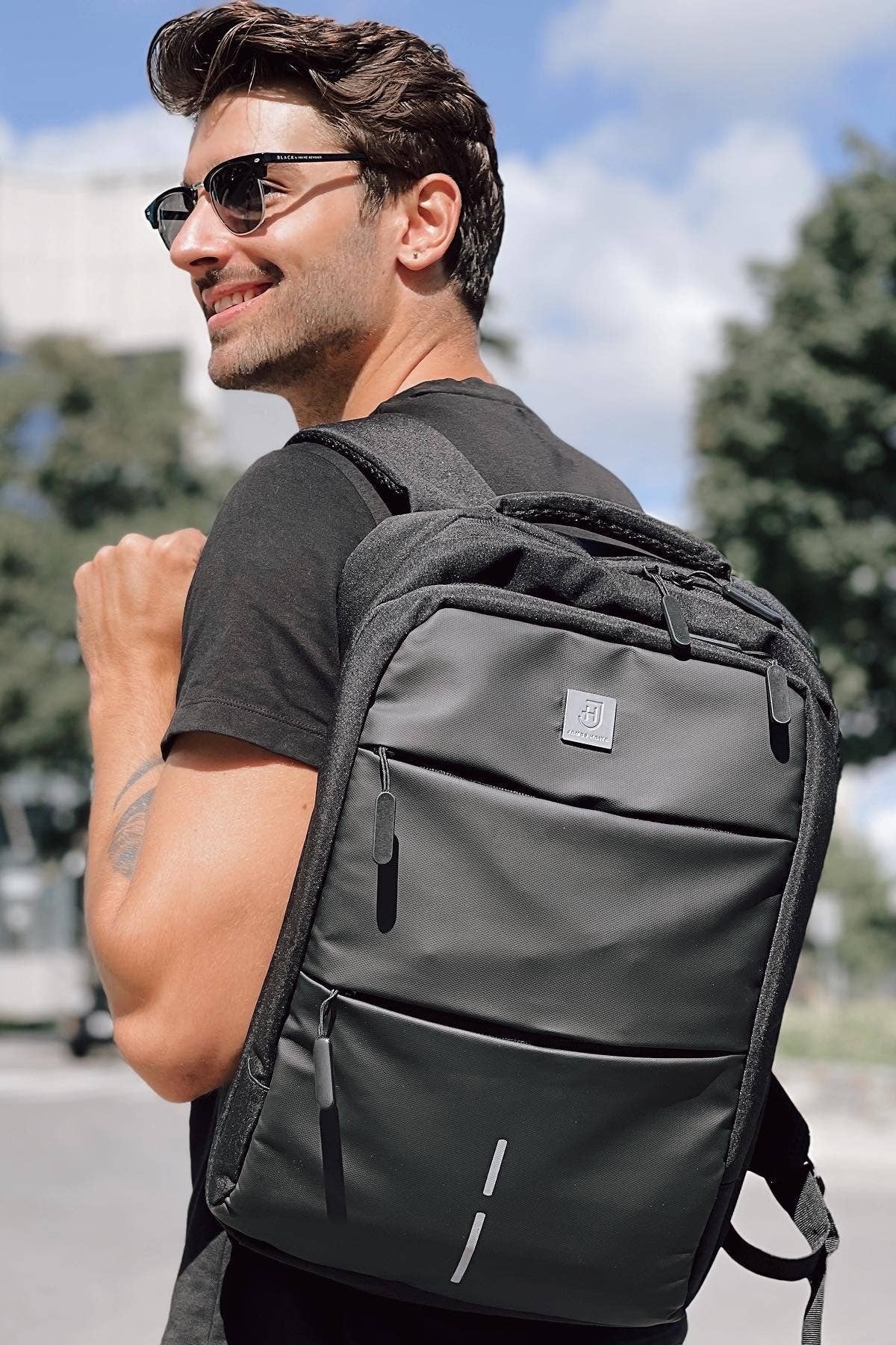 Smart Backpack James Hawk