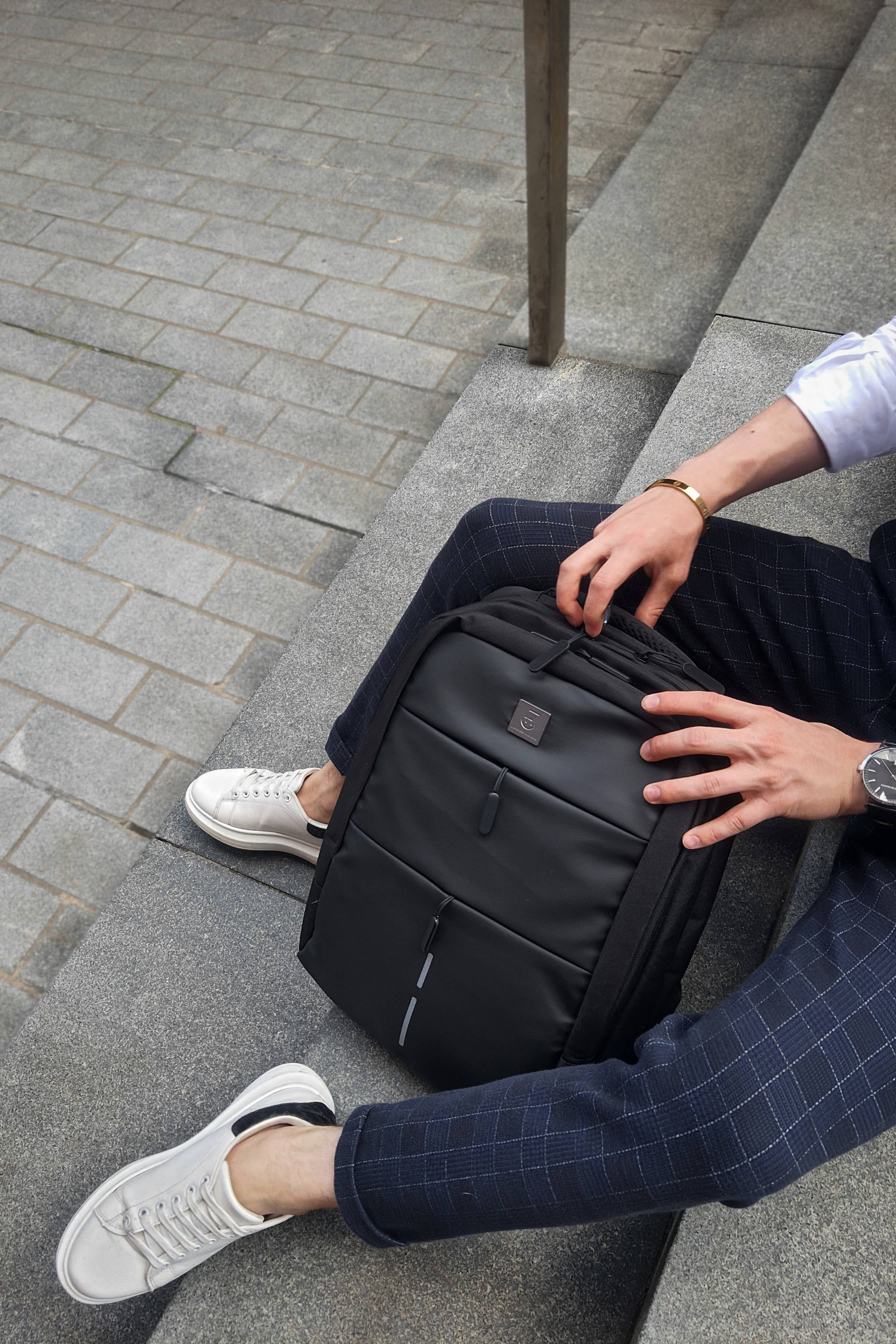 Smart Backpack James Hawk