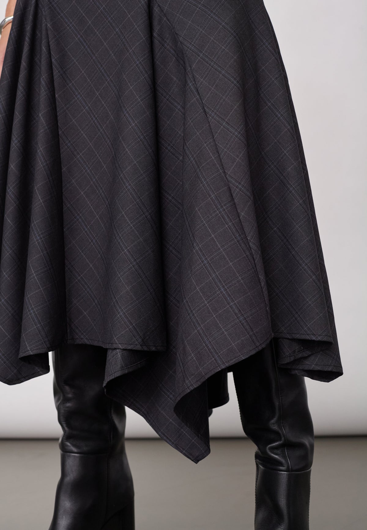 Co'couture EloraCC Check Asym Skirt, väriltään Dark Grey