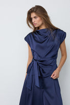 SafiraCC Pleat Top hihaton toppi laivastonsininen – Co'couture naisten toppi, RAGS Oulu (1/4)
