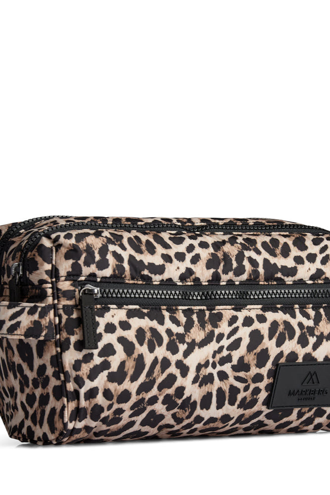 JosephineMBG, L, Toil. B. Mega Markberg