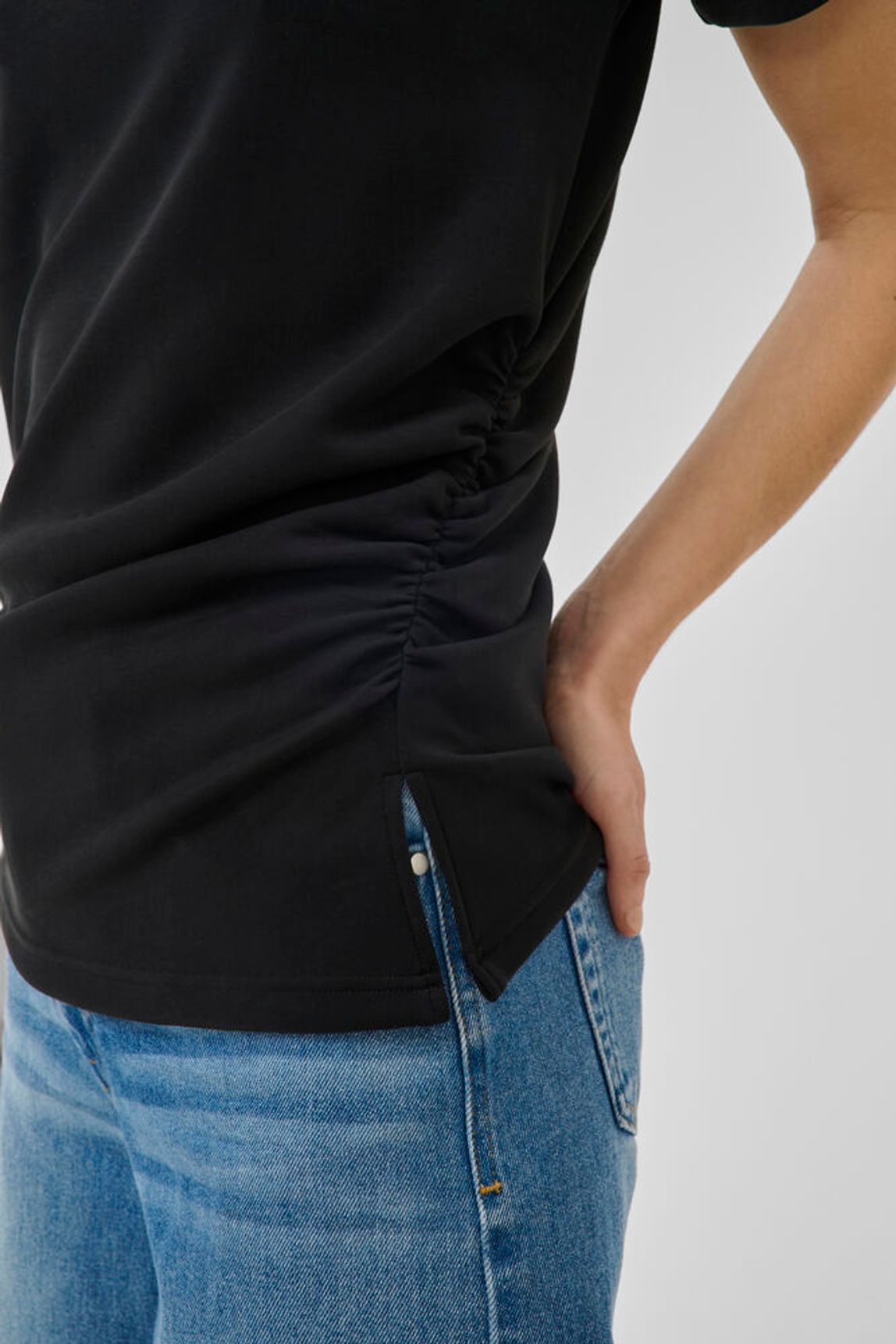 MWHelle Asymmetric Tee - Black My Essential Wardrobe