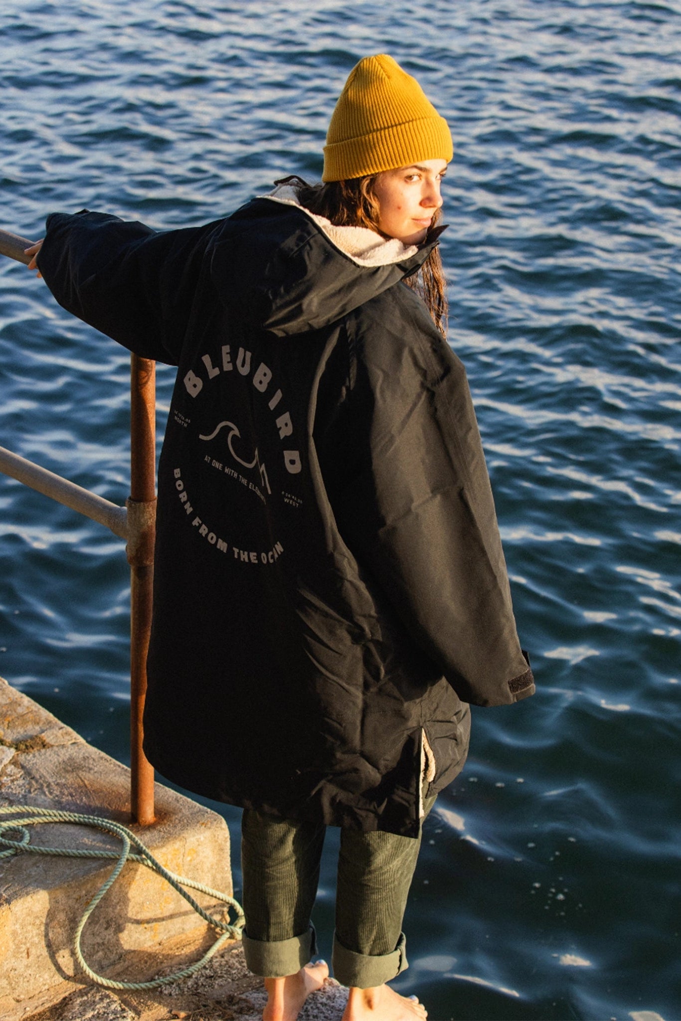 Nordic Robe Black muuttamisviitta edestä - Bleubird