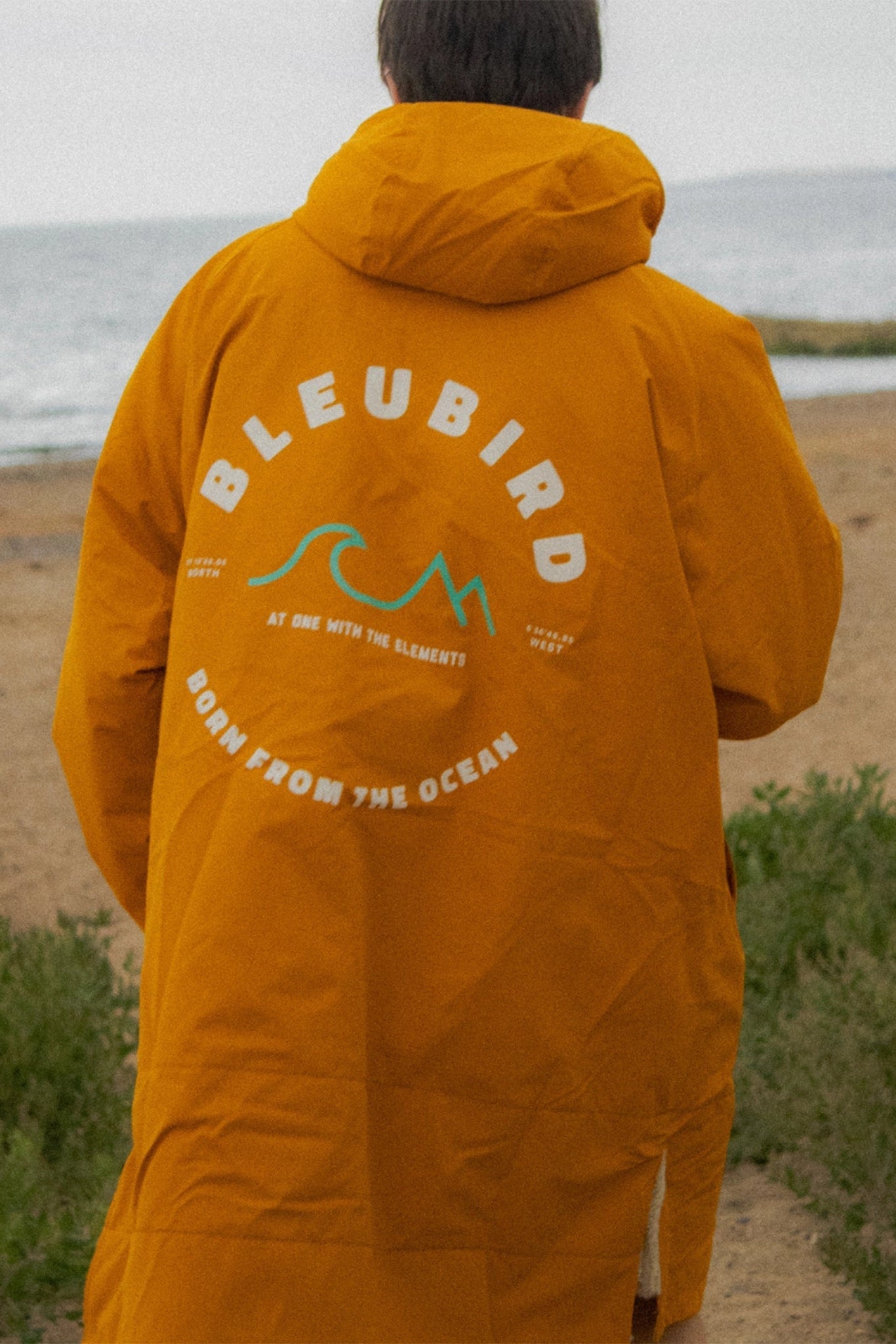 Nordic Robe Mustard muuttamisviitta huppu päässä - Bleubird