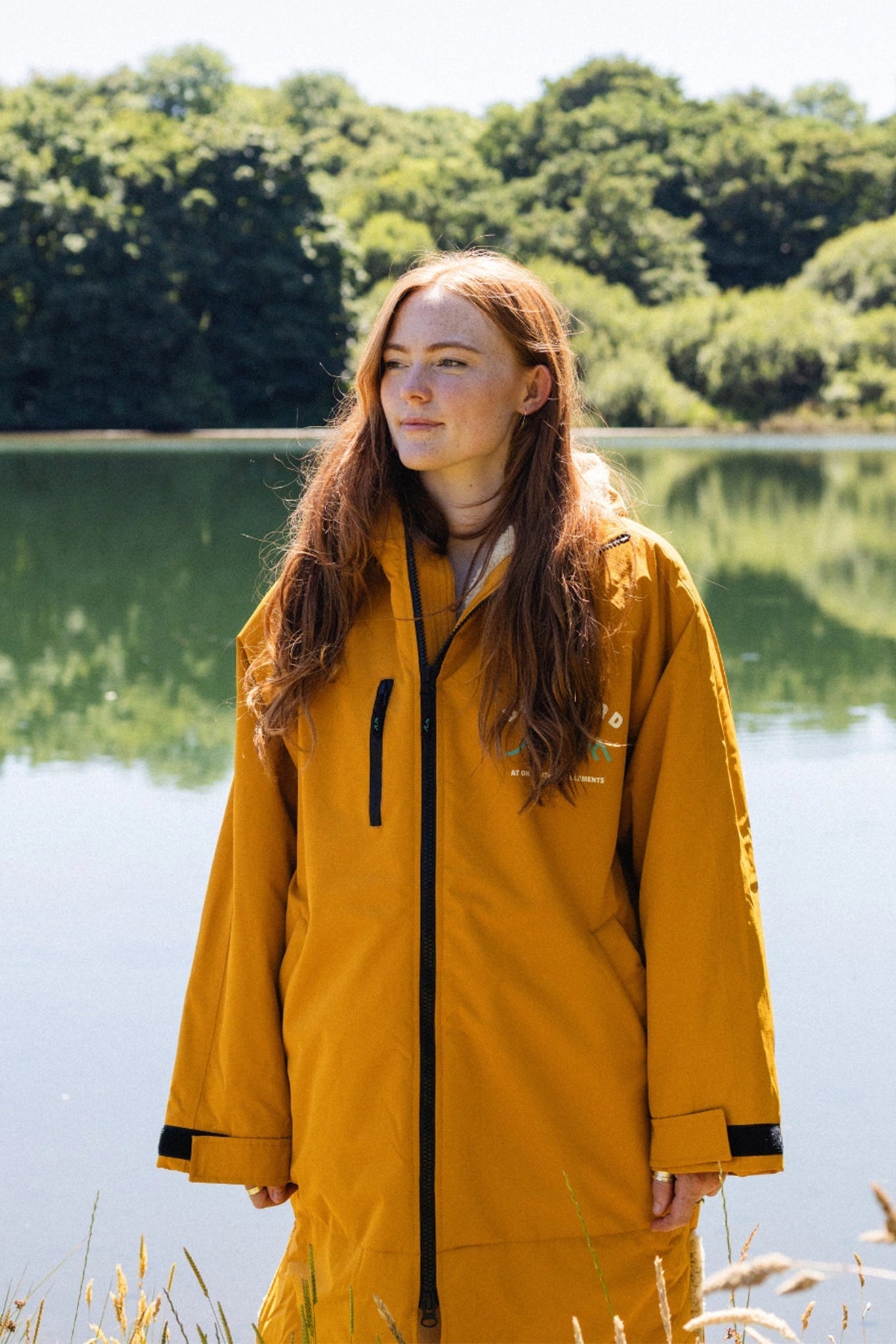 Nordic Robe Mustard muuttamisviitta sivulta - Bleubird