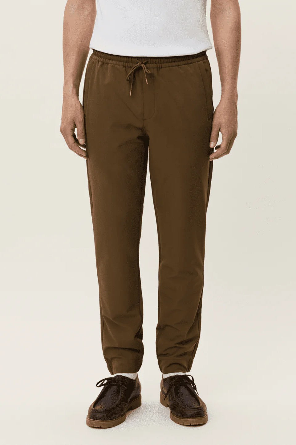 Sebastian Tech Pants Teak Brown Les Deux