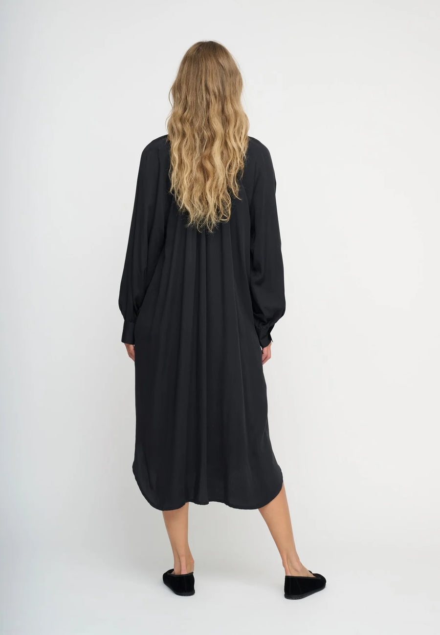 Above Dress Silky - Black moshi moshi mind