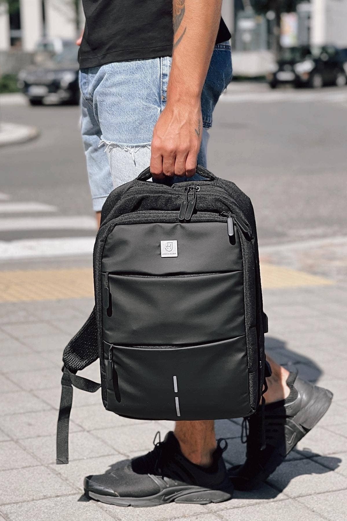 Smart Backpack James Hawk