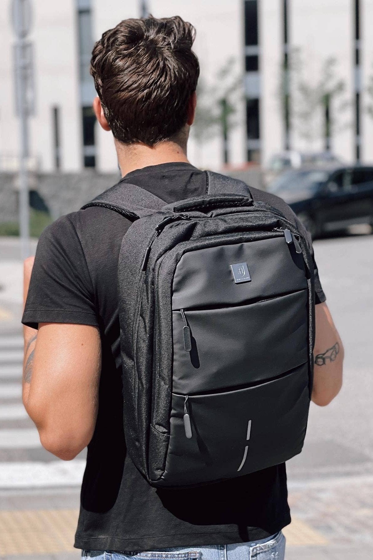 Smart Backpack James Hawk