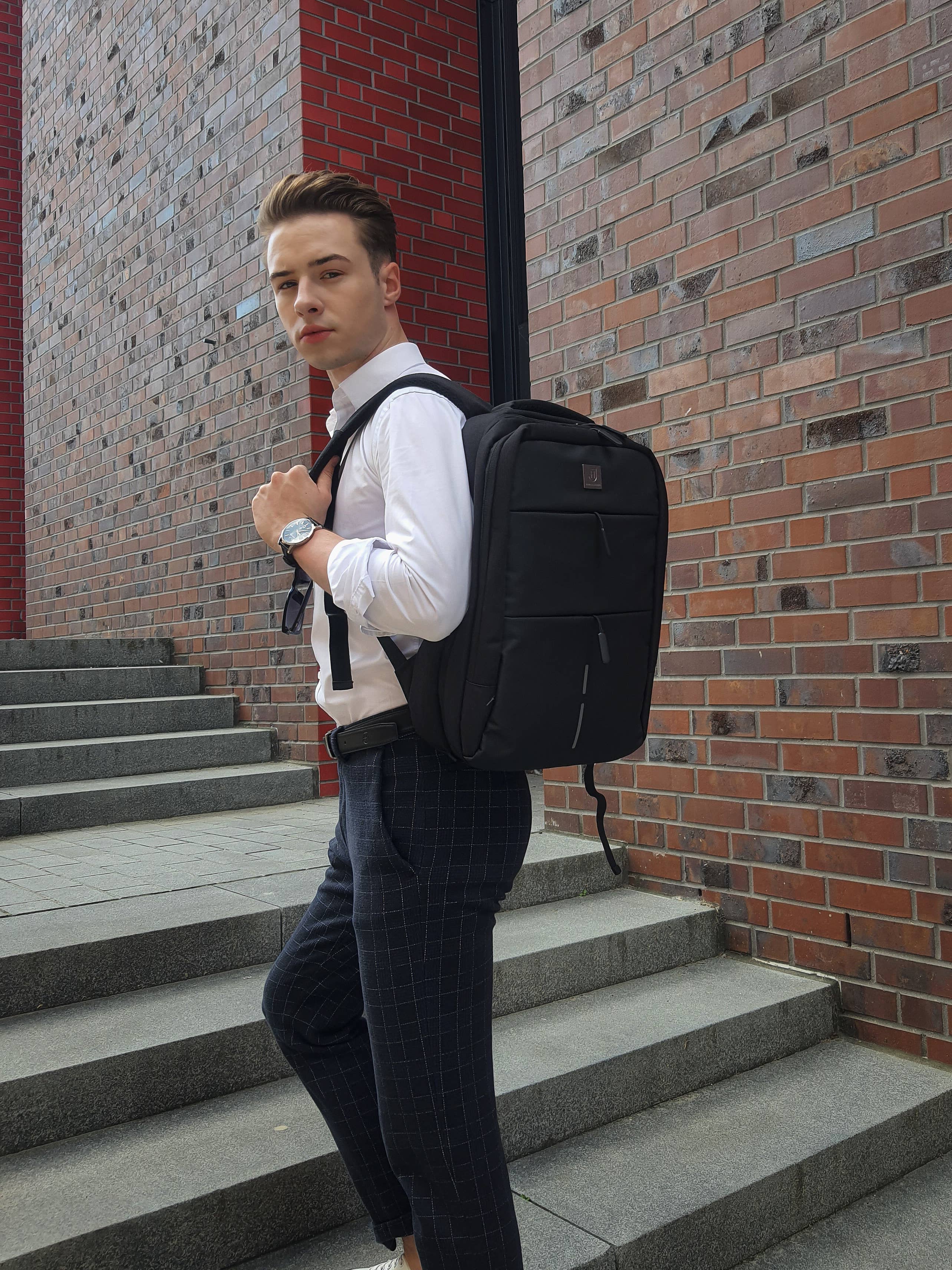 Smart Backpack James Hawk