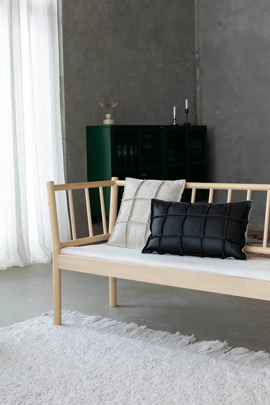 Väre Cushion Black Miiko