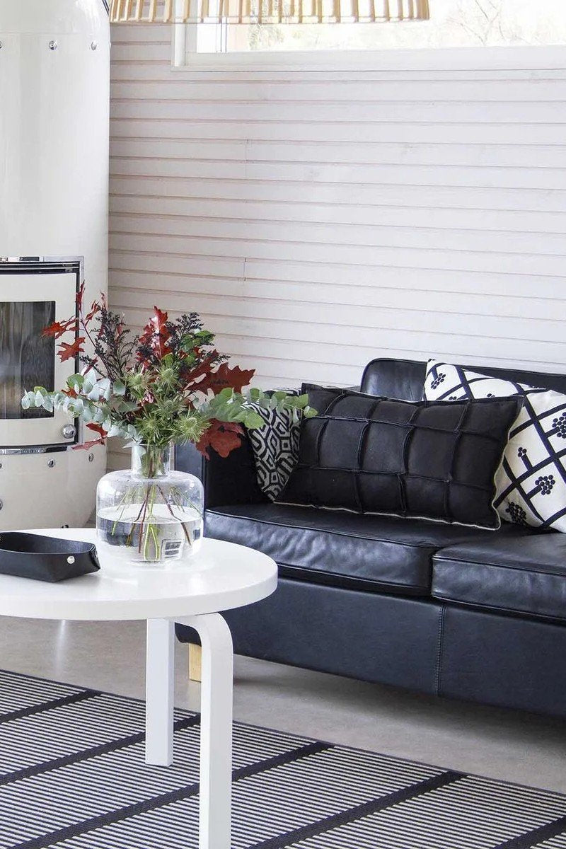 Väre Cushion Black Miiko